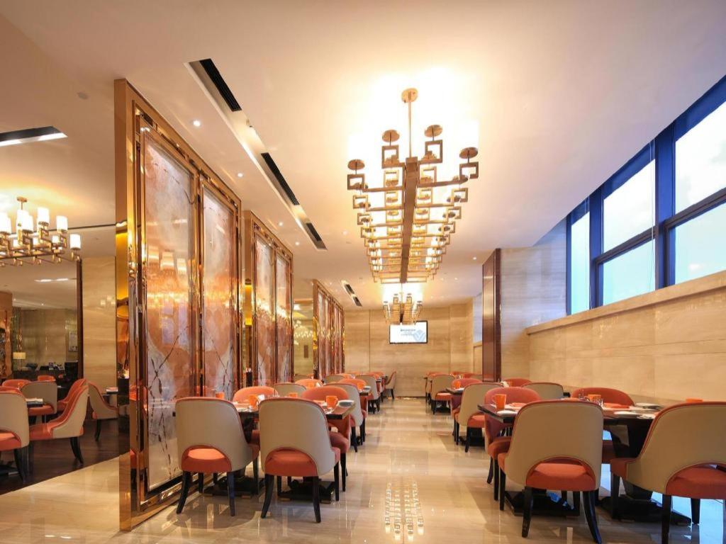 Wyndham Grand Plaza Royale Huayu Chongqing Hotel Exterior foto