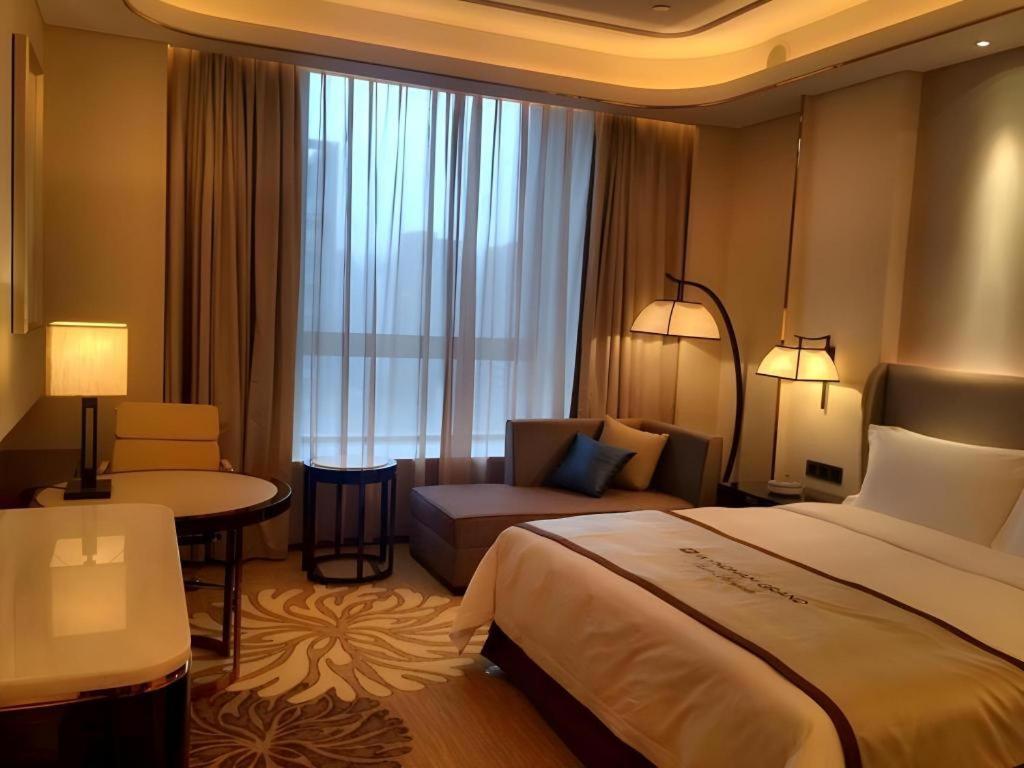 Wyndham Grand Plaza Royale Huayu Chongqing Hotel Exterior foto