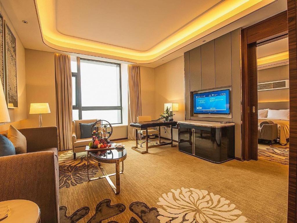 Wyndham Grand Plaza Royale Huayu Chongqing Hotel Exterior foto