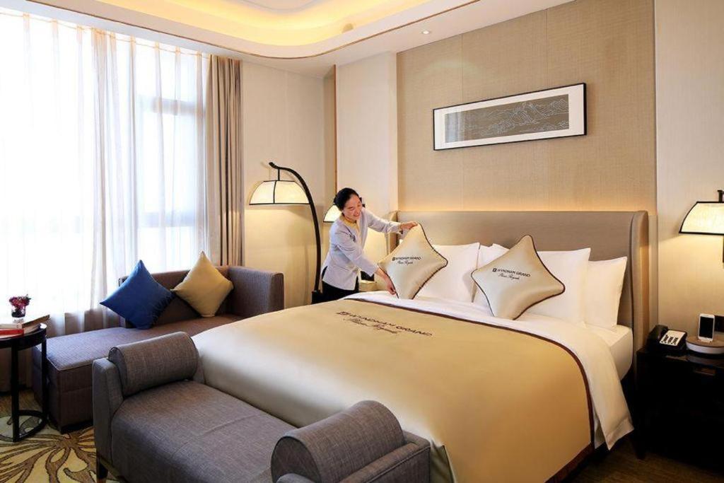 Wyndham Grand Plaza Royale Huayu Chongqing Hotel Exterior foto
